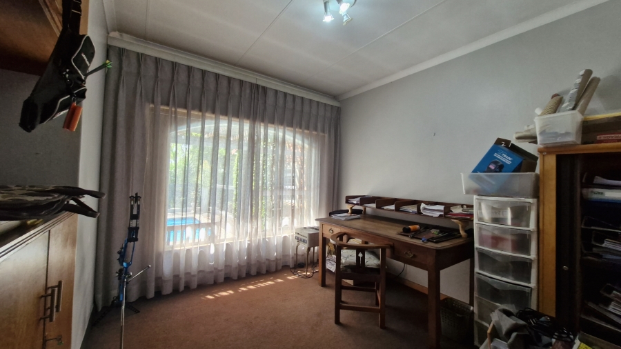 5 Bedroom Property for Sale in Eldoraigne Gauteng