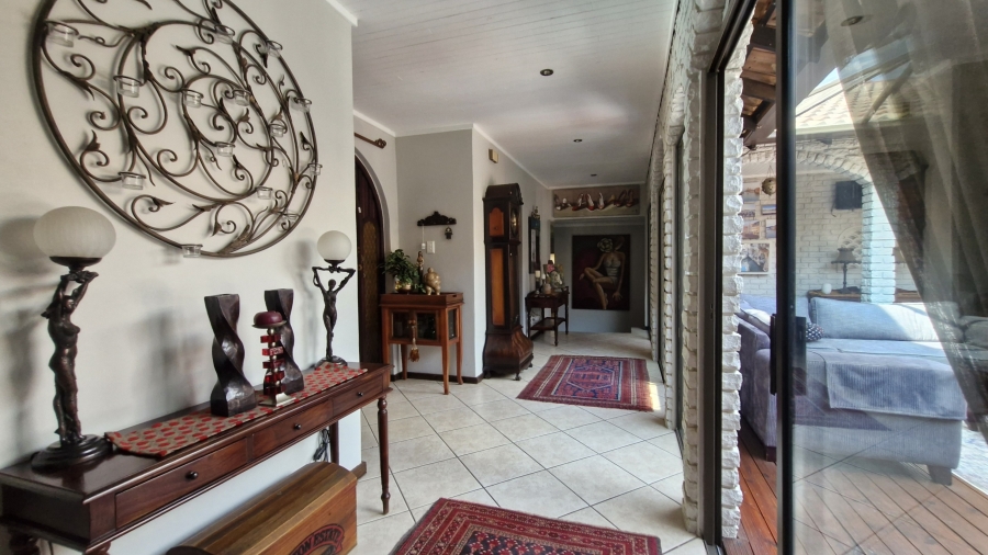 5 Bedroom Property for Sale in Eldoraigne Gauteng