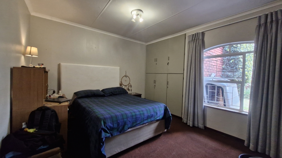 5 Bedroom Property for Sale in Eldoraigne Gauteng