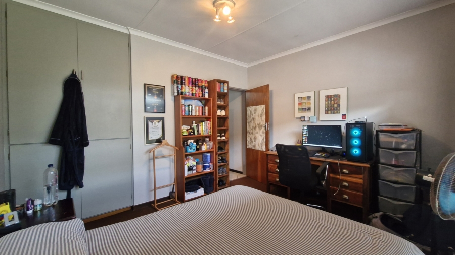 5 Bedroom Property for Sale in Eldoraigne Gauteng