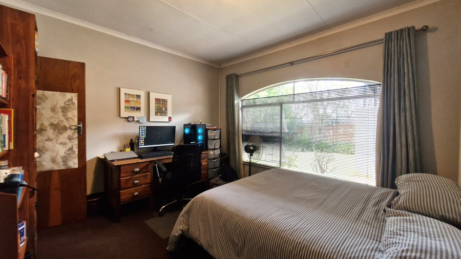 5 Bedroom Property for Sale in Eldoraigne Gauteng