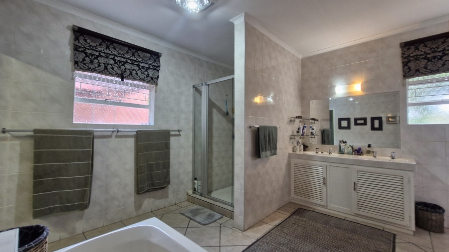 5 Bedroom Property for Sale in Eldoraigne Gauteng