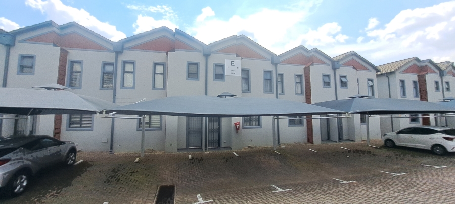 2 Bedroom Property for Sale in Honeydew Grove Gauteng