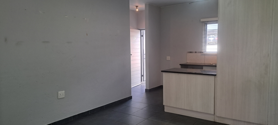 2 Bedroom Property for Sale in Honeydew Grove Gauteng