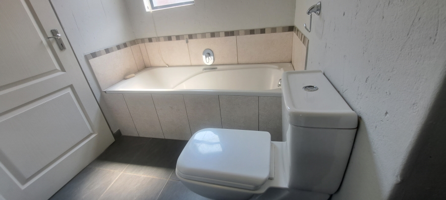 2 Bedroom Property for Sale in Honeydew Grove Gauteng