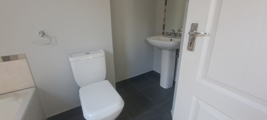 2 Bedroom Property for Sale in Honeydew Grove Gauteng