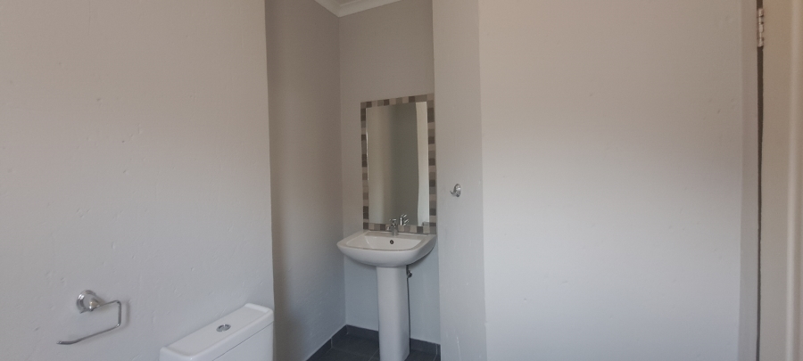 2 Bedroom Property for Sale in Honeydew Grove Gauteng