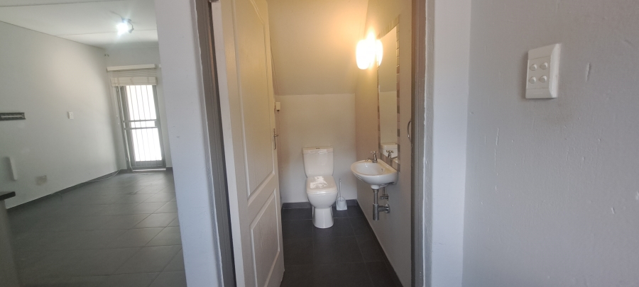 2 Bedroom Property for Sale in Honeydew Grove Gauteng