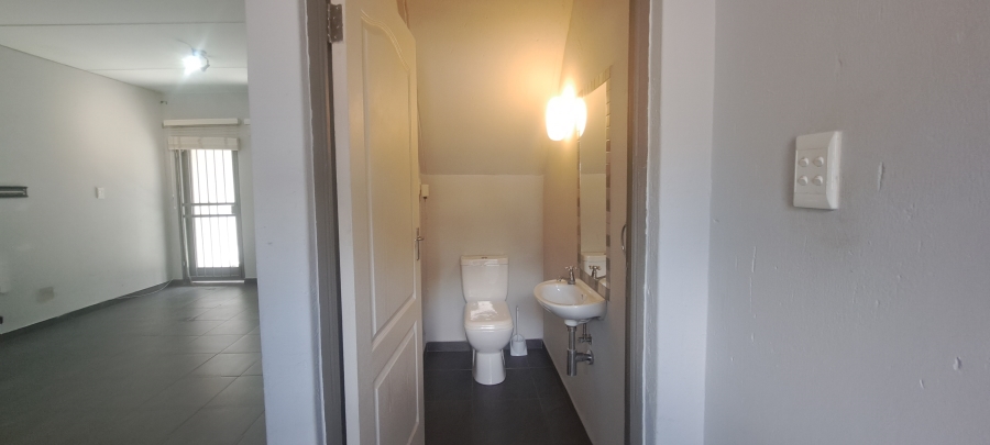 2 Bedroom Property for Sale in Honeydew Grove Gauteng