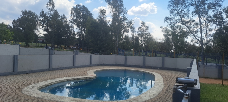 2 Bedroom Property for Sale in Honeydew Grove Gauteng