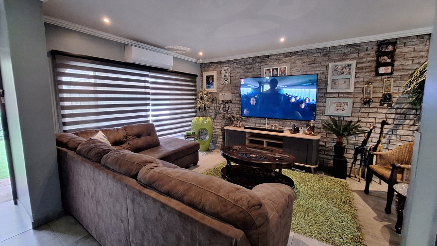 5 Bedroom Property for Sale in Vanderbijlpark Sw 2 Gauteng