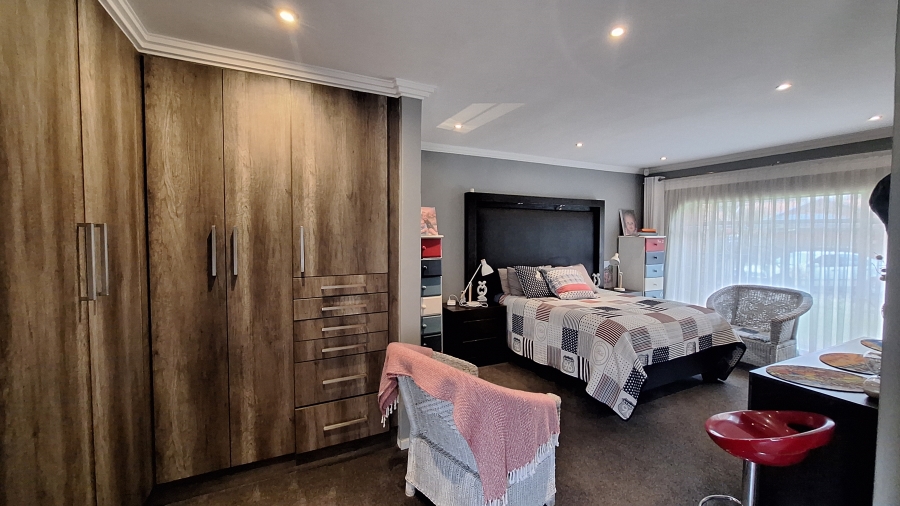 5 Bedroom Property for Sale in Vanderbijlpark Sw 2 Gauteng