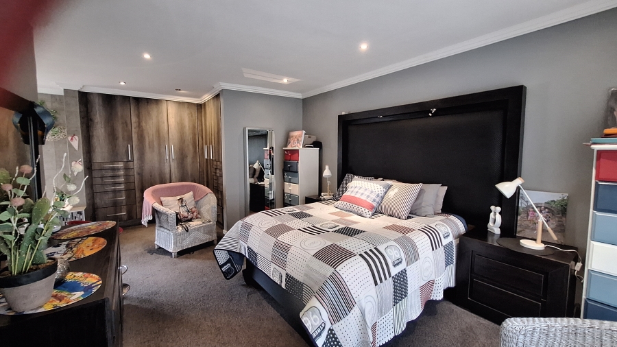 5 Bedroom Property for Sale in Vanderbijlpark Sw 2 Gauteng