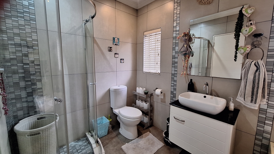 5 Bedroom Property for Sale in Vanderbijlpark Sw 2 Gauteng