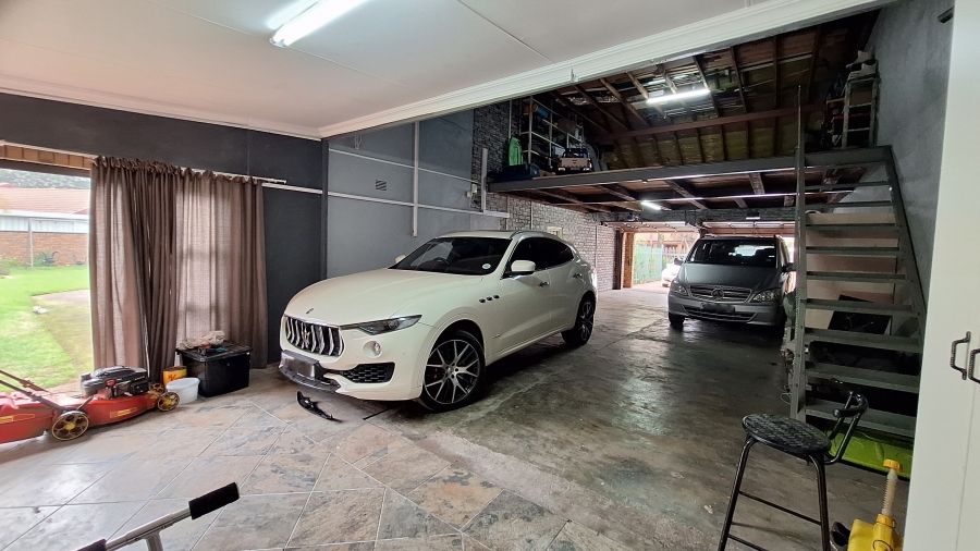 5 Bedroom Property for Sale in Vanderbijlpark Sw 2 Gauteng