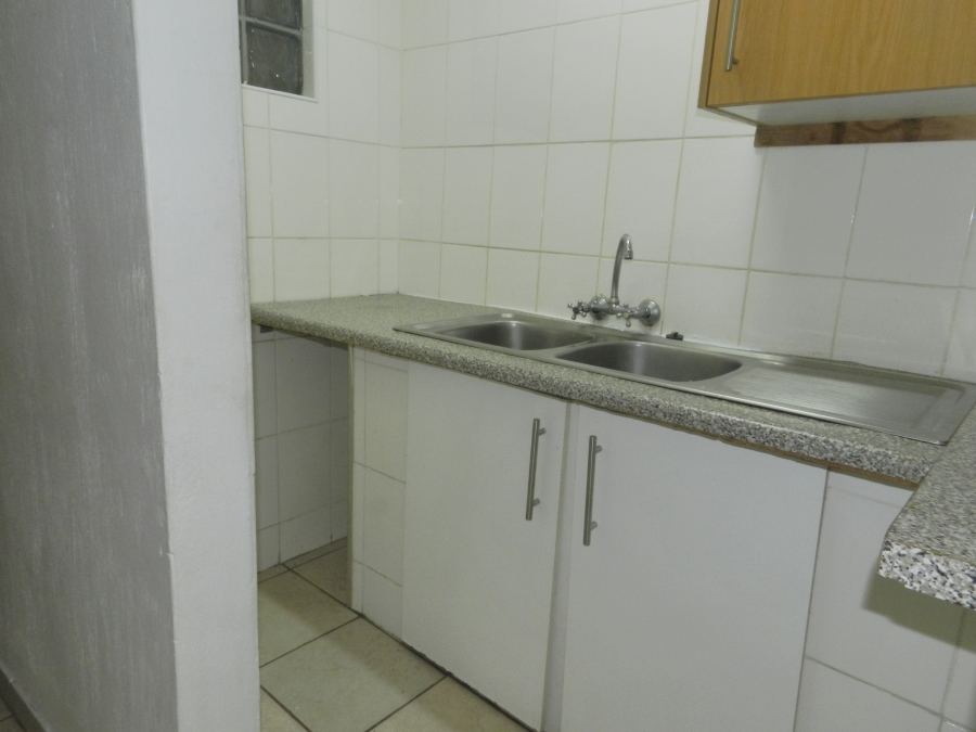 To Let 2 Bedroom Property for Rent in Strubensvallei Gauteng