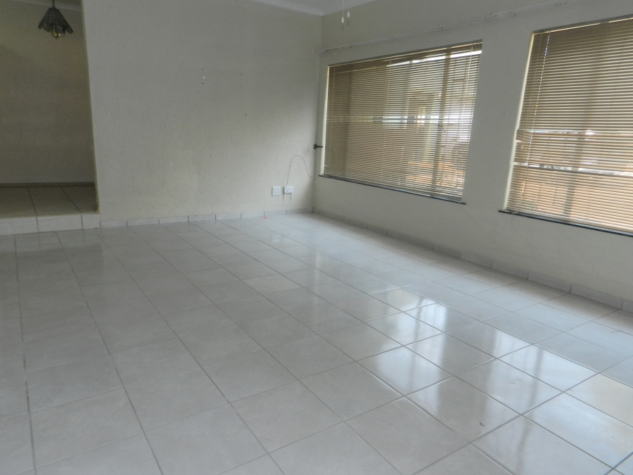 To Let 2 Bedroom Property for Rent in Strubensvallei Gauteng
