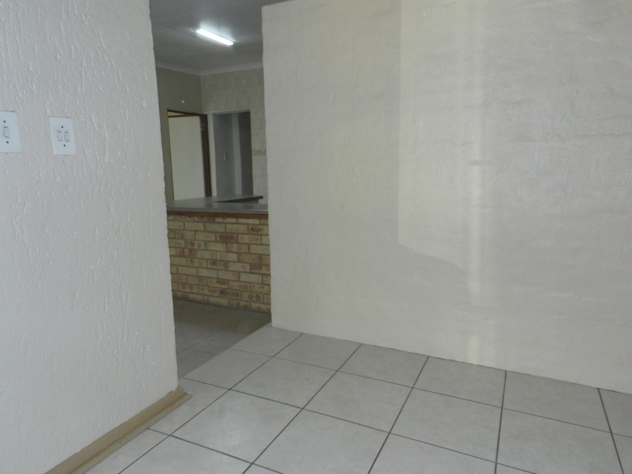 To Let 2 Bedroom Property for Rent in Strubensvallei Gauteng