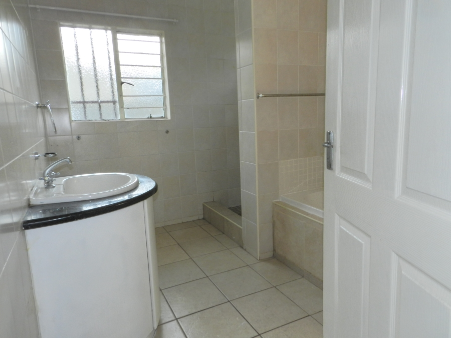 To Let 2 Bedroom Property for Rent in Strubensvallei Gauteng