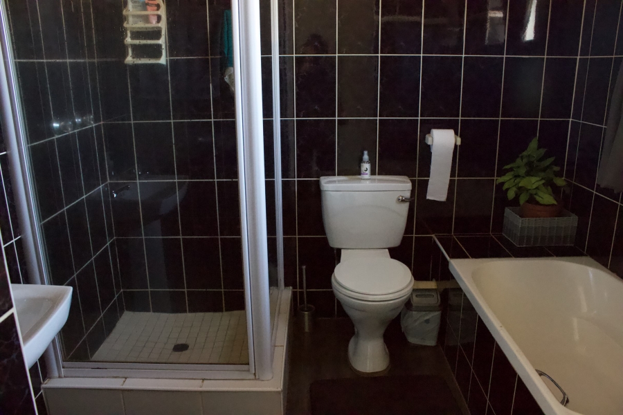 3 Bedroom Property for Sale in Glen Erasmia Gauteng