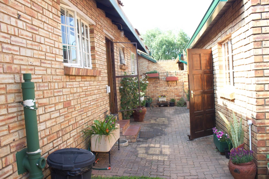 3 Bedroom Property for Sale in Glen Erasmia Gauteng