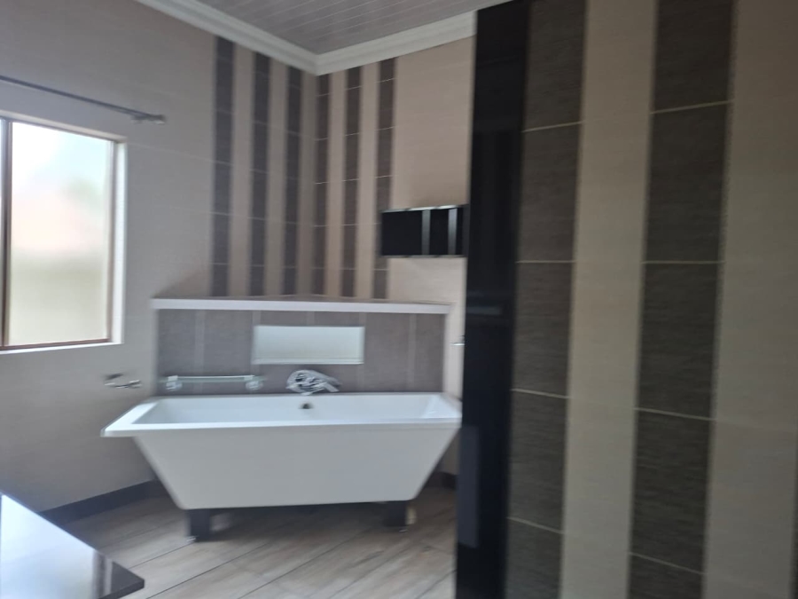 4 Bedroom Property for Sale in Vanderbijlpark SE 8 Gauteng