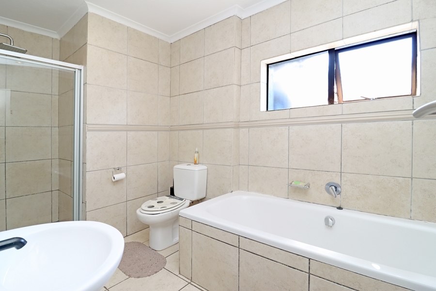 3 Bedroom Property for Sale in Glenhazel Gauteng