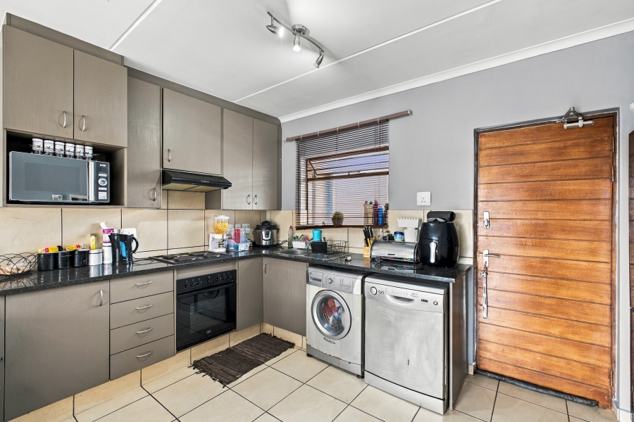 2 Bedroom Property for Sale in Barbeque Downs Gauteng