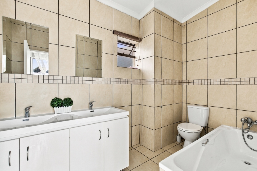 2 Bedroom Property for Sale in Barbeque Downs Gauteng