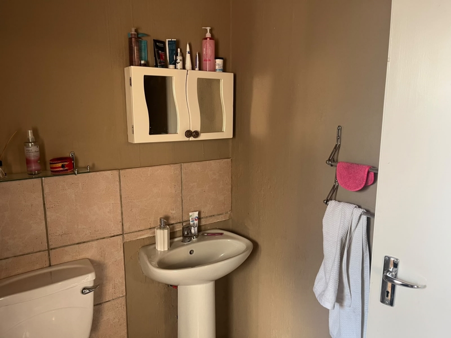 To Let 1 Bedroom Property for Rent in Paulshof Gauteng
