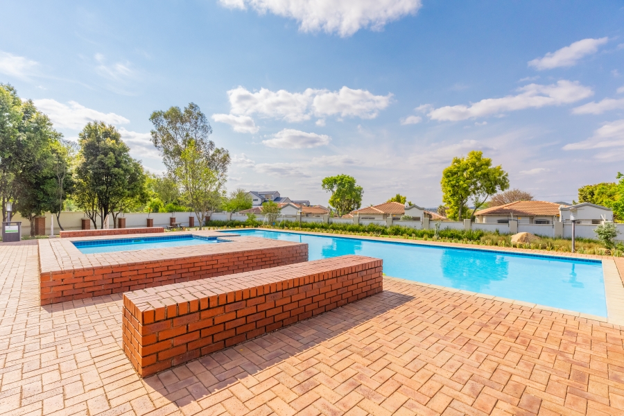 2 Bedroom Property for Sale in Paulshof Gauteng