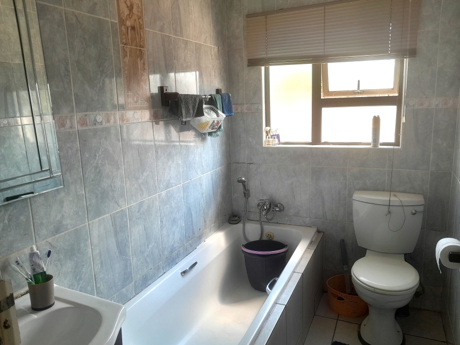 To Let 3 Bedroom Property for Rent in Alveda Park Gauteng