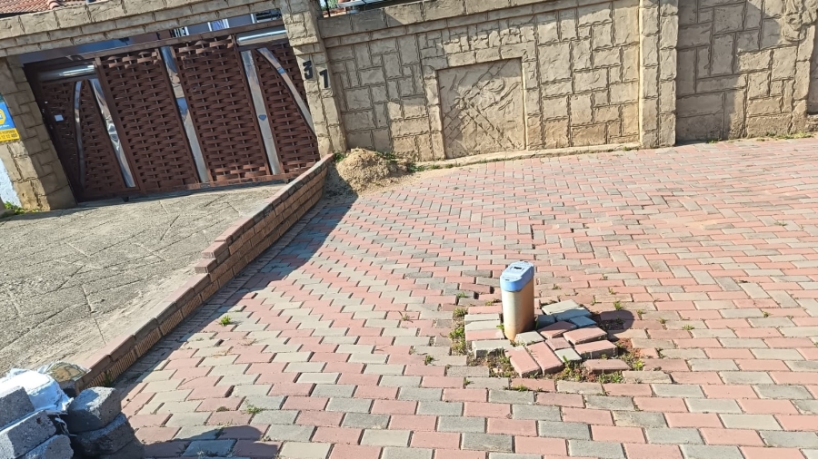 To Let 3 Bedroom Property for Rent in Alveda Park Gauteng