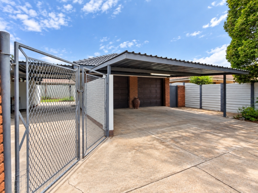 4 Bedroom Property for Sale in Risiville Gauteng