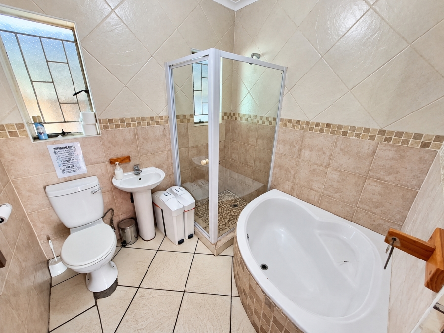 6 Bedroom Property for Sale in Vanderbijlpark SE 2 Gauteng