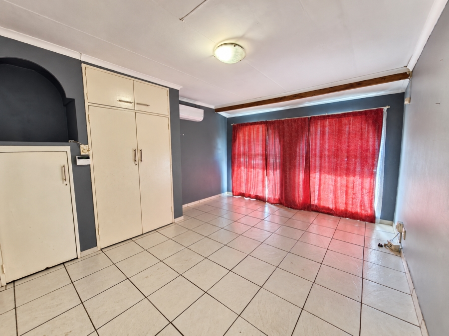 6 Bedroom Property for Sale in Vanderbijlpark SE 2 Gauteng