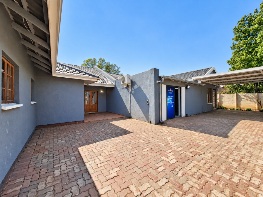 6 Bedroom Property for Sale in Vanderbijlpark SE 2 Gauteng