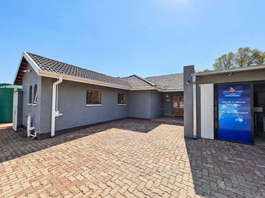 6 Bedroom Property for Sale in Vanderbijlpark SE 2 Gauteng