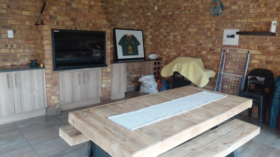 3 Bedroom Property for Sale in Denneoord Gauteng