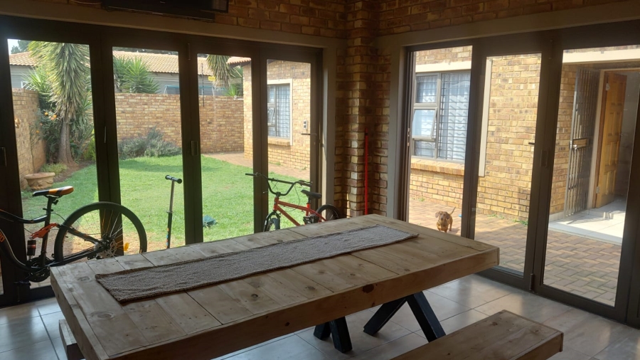 3 Bedroom Property for Sale in Denneoord Gauteng