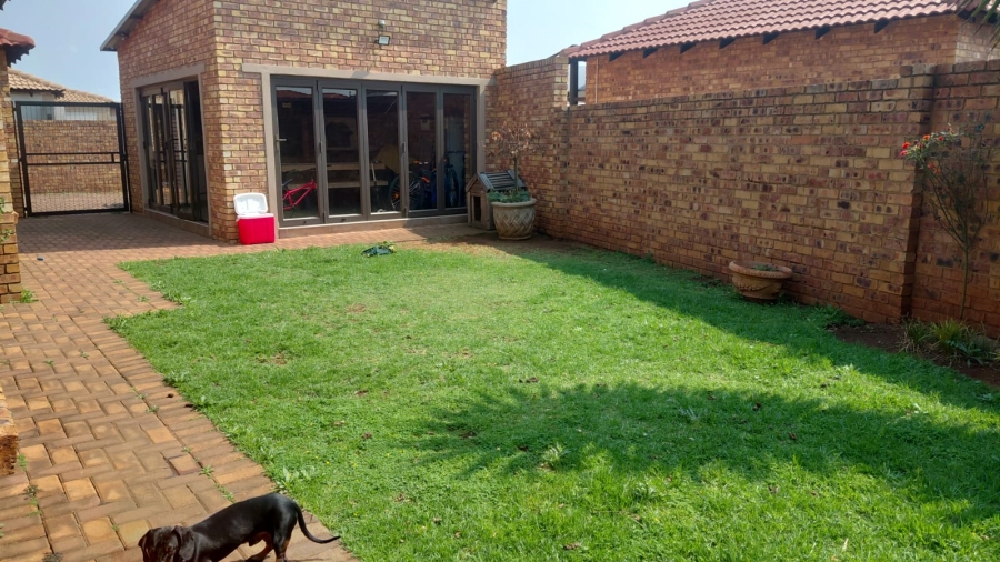 3 Bedroom Property for Sale in Denneoord Gauteng