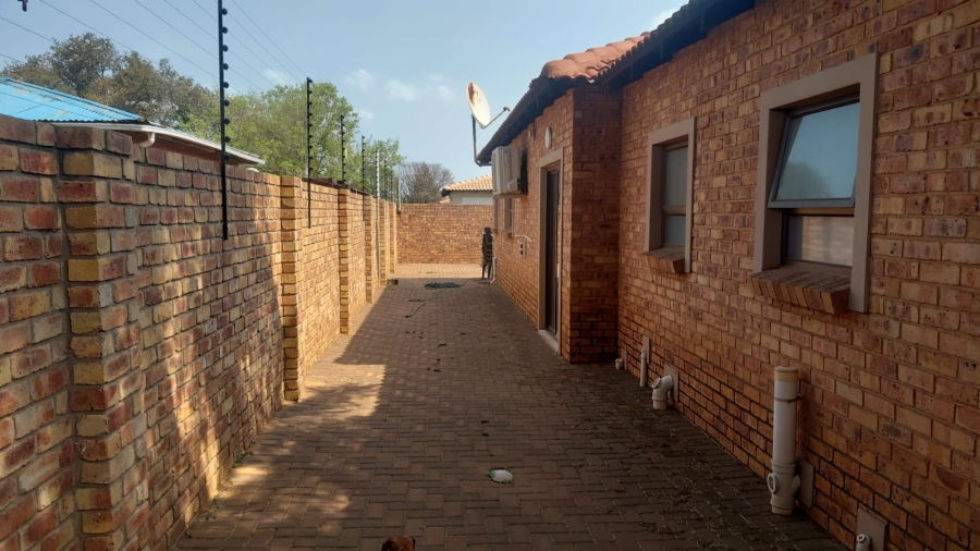 3 Bedroom Property for Sale in Denneoord Gauteng