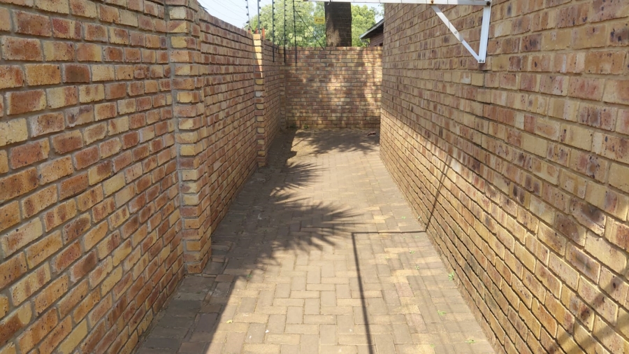 3 Bedroom Property for Sale in Denneoord Gauteng