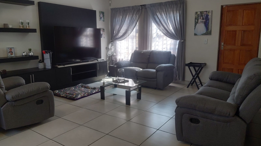 3 Bedroom Property for Sale in Denneoord Gauteng
