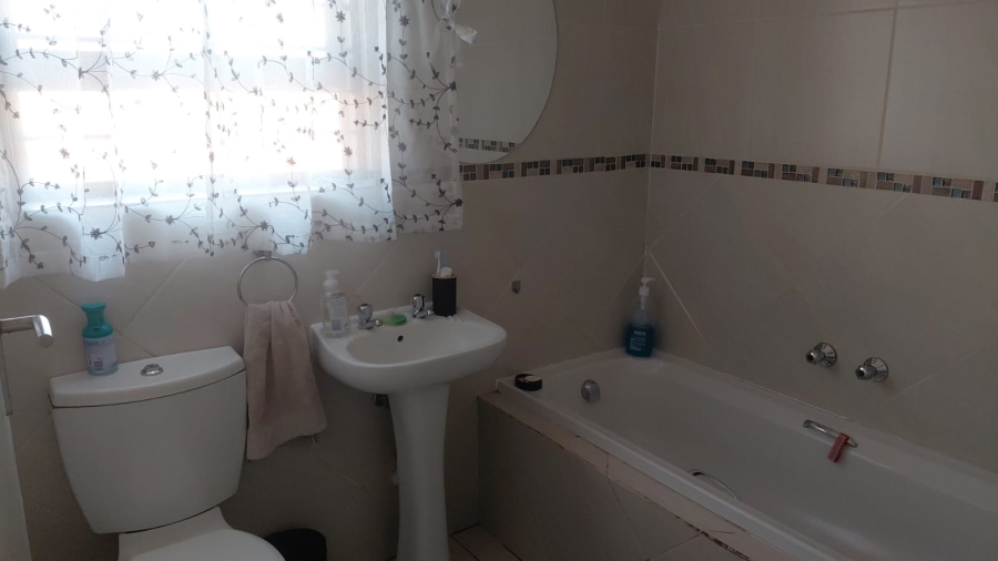 3 Bedroom Property for Sale in Denneoord Gauteng