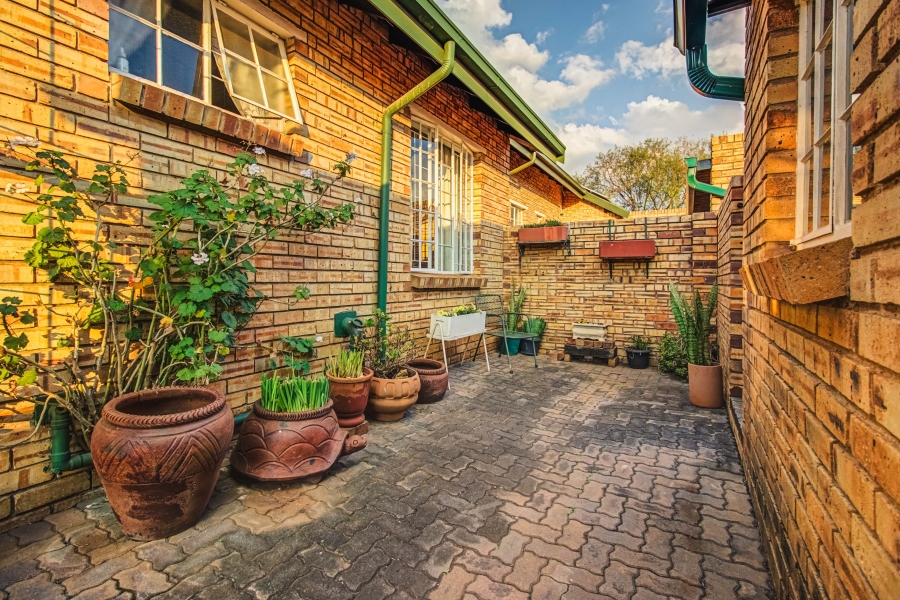 3 Bedroom Property for Sale in Glen Marais Gauteng