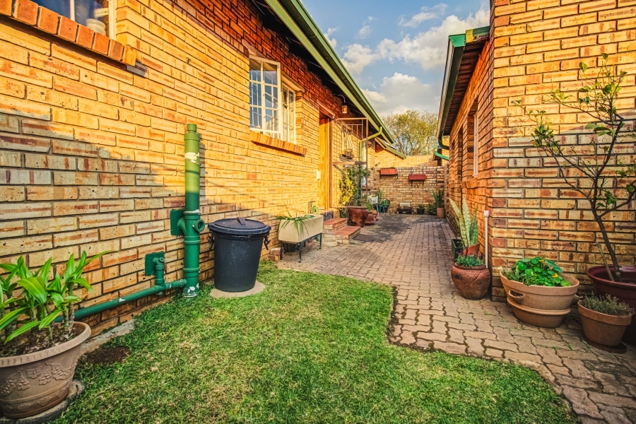 3 Bedroom Property for Sale in Glen Marais Gauteng