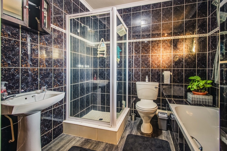 3 Bedroom Property for Sale in Glen Marais Gauteng