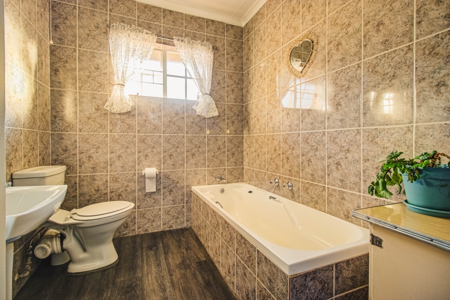 3 Bedroom Property for Sale in Glen Marais Gauteng