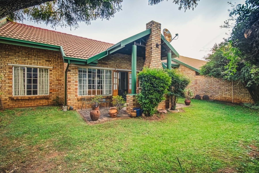 3 Bedroom Property for Sale in Glen Marais Gauteng